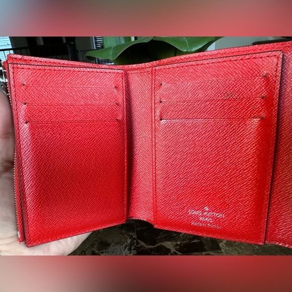 🎀LOUIS VUITTON EPI LEATHER TWIST COMPACT WALLET🎀 - Picture 6 of 12